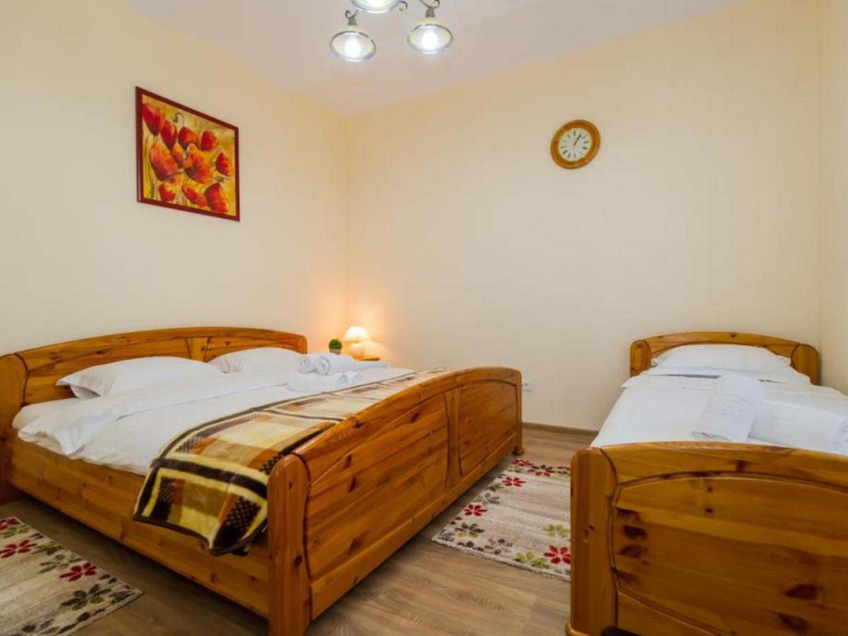 Apartment Carol Private Yard With Barbeque And Parking Sinaia Zewnętrze zdjęcie